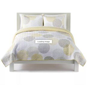 The Big One Reversible with 2 Pillow Shams. Yellow and Gray. Full/Queen Size